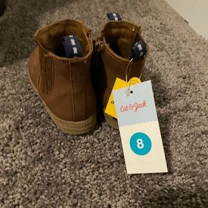 Brand new toddler size 8 cat and Jack boots